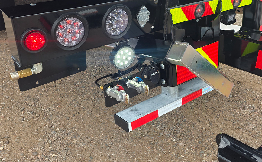 2027 peterbilt 567 jerr-dan industrial carrier transporter tow truck - 26 - gladhands