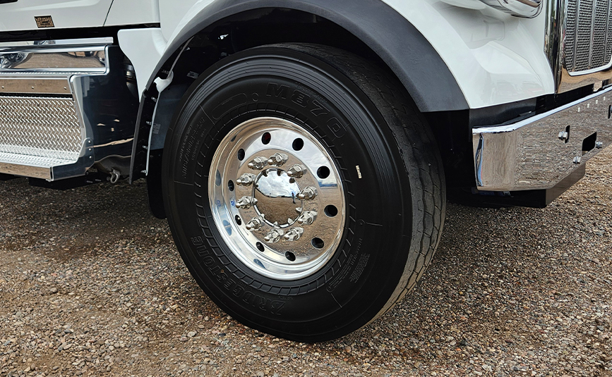 2027 peterbilt 567 jerr-dan industrial carrier transporter tow truck - 29 - front tire