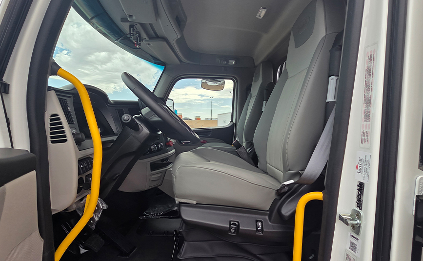 2027 peterbilt 567 jerr-dan industrial carrier transporter tow truck - 32 - cab interior, driver seat