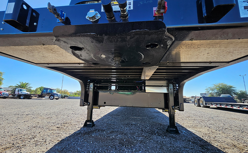 2026 landoll l950E 51-15 traveling tail trailer - 10 - king pin, landing legs