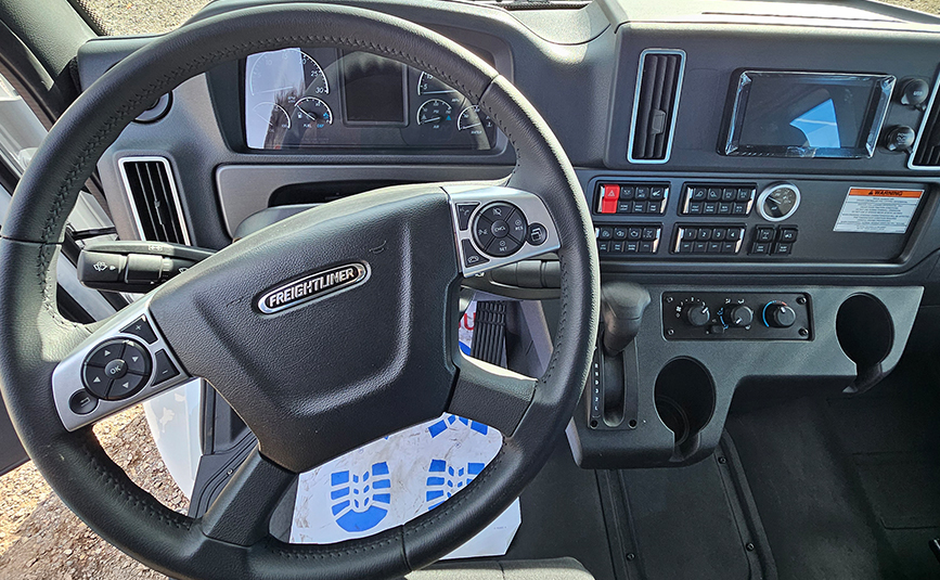 2025 freightliner m2 - jerr-dan rollback tow truck - 24 - steering wheel dashboard