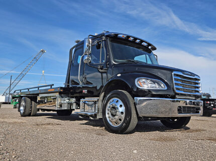 2026 freightliner jerr-dan rollback - 01 - passenger side view