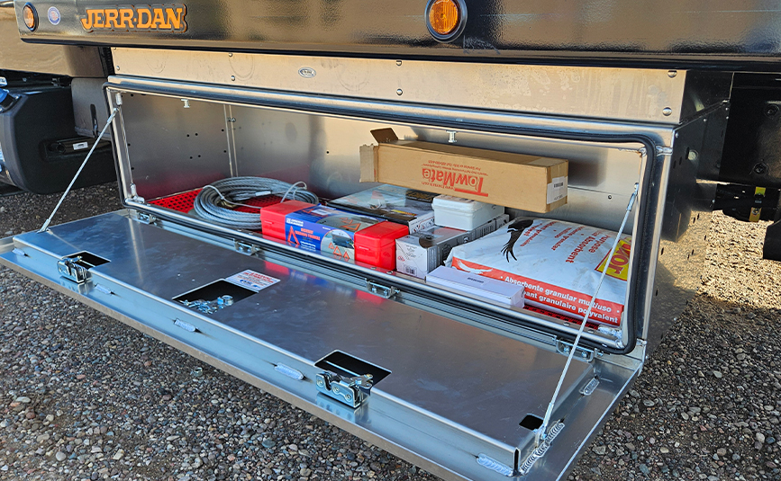 22026 freightliner m2 106 plus jerr-dan rollback tow truck - 13 - toolbox inside interior