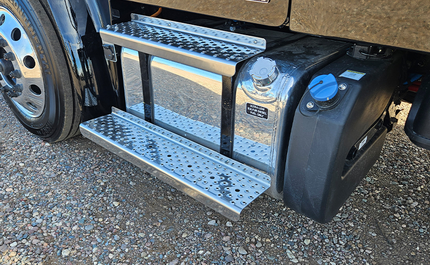 22026 freightliner m2 106 plus jerr-dan rollback tow truck - 16 - fuel tank