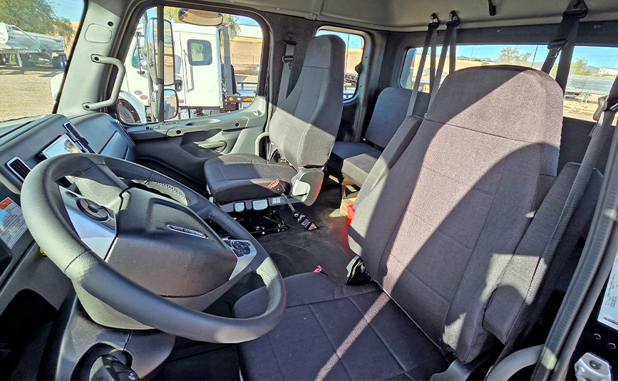 22026 freightliner m2 106 plus jerr-dan rollback tow truck - 17 - cab interior, driver seat