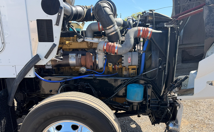 2003 kenworth t800 used truck for sale - 11 - engine compartment