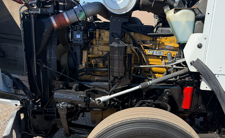 2003 kenworth t800 used truck for sale - 12 - engine compartment