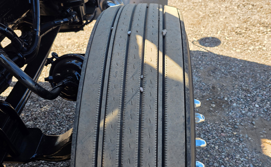 2003 kenworth t800 used truck for sale - 15 - front tire tread