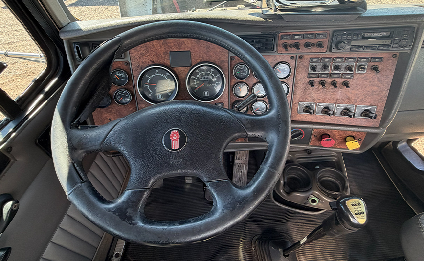 2003 kenworth t800 used truck for sale - 16 - dashboard, steering wheel