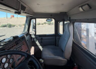 2003 kenworth t800 used truck for sale - 18 - cab interior, passenger seat