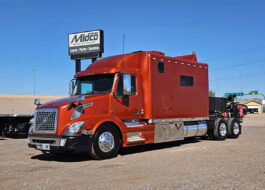 2015 used volvo vnl sleeper cab truck - 01 - for sale at Midco Sales