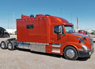 2015 used volvo vnl sleeper cab truck - 04 - passenger side view