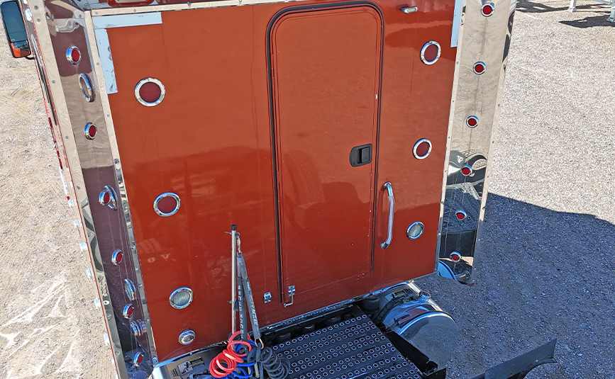 2015 used volvo vnl sleeper cab truck - 10 - rear of cab, back door