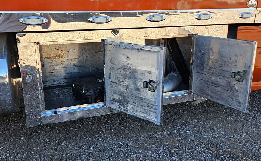 2015 used volvo vnl sleeper cab truck - 13 - tool boxes inside