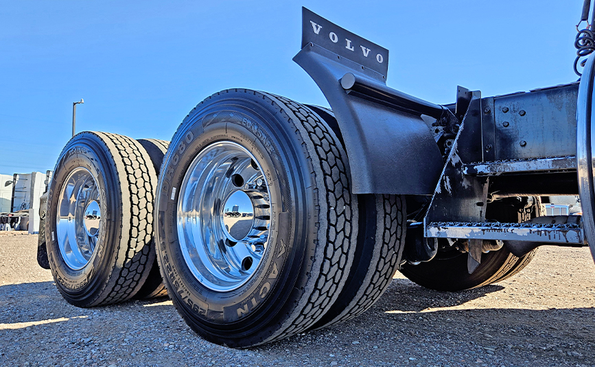 2015 used volvo vnl sleeper cab truck - 15 - rear axles, fenders, wheels, tires