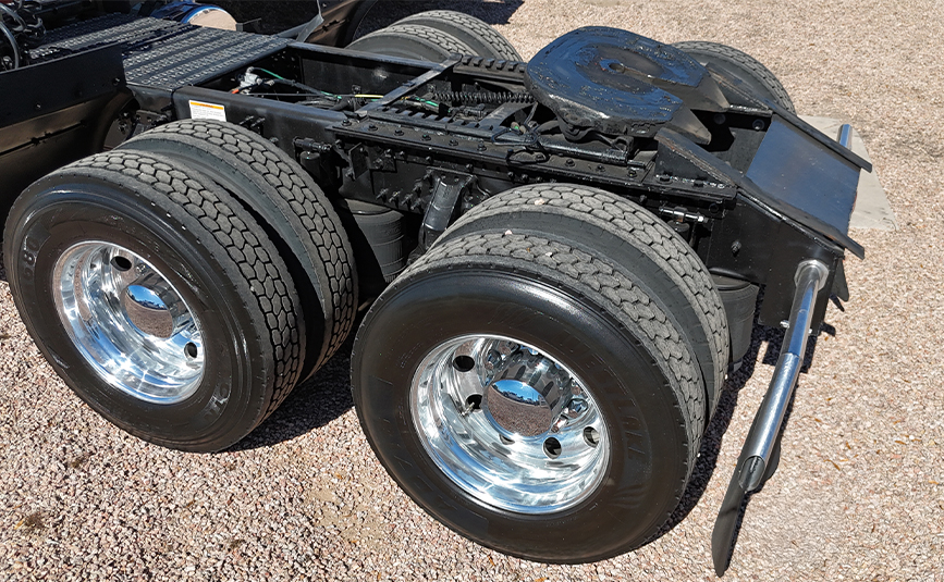 2015 used volvo vnl sleeper cab truck - 16 - wheels and tires