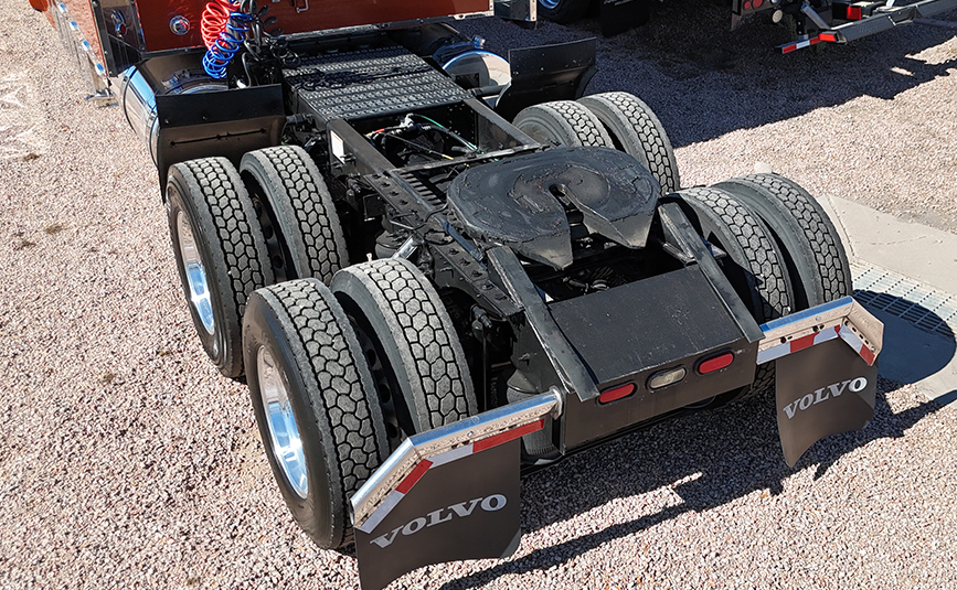 2015 used volvo vnl sleeper cab truck - 17 - rear frame, fifth wheel plate