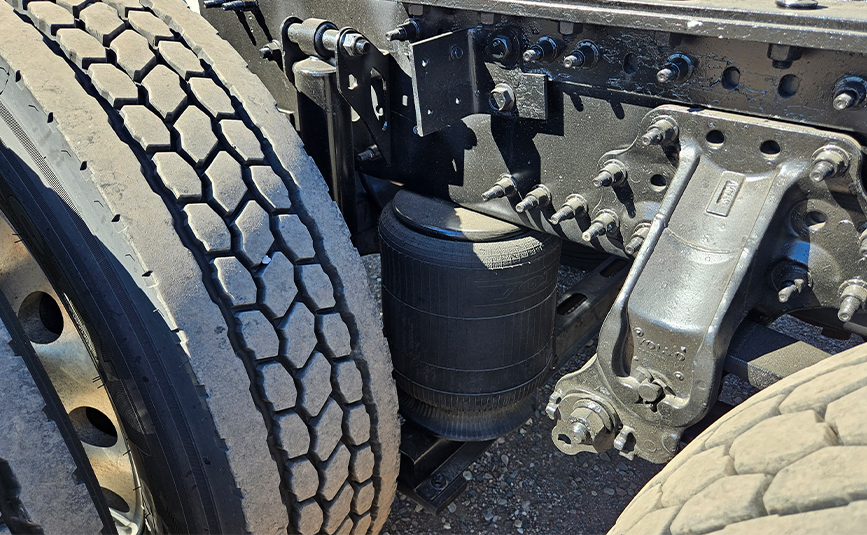 2015 used volvo vnl sleeper cab truck - 19 - air ride suspension air bag