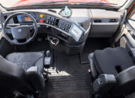 2015 used volvo vnl sleeper cab truck - 21-1 - cab interior driver passenger seats