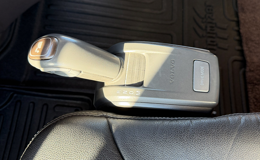 2015 used volvo vnl sleeper cab truck - 24 - gear shift