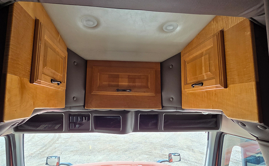 2015 used volvo vnl sleeper cab truck - 26-1 - cabinets