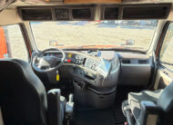 2015 used volvo vnl sleeper cab truck - 26 - cab interior