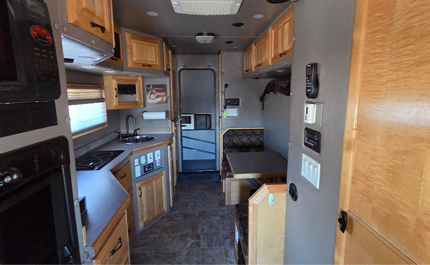 2015 used volvo vnl sleeper cab truck - 27 - interior, kitchen, dining