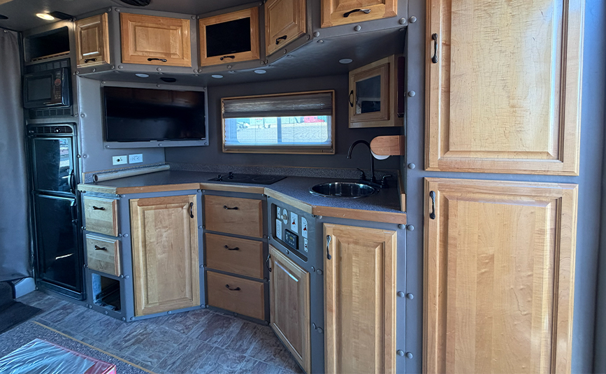 2015 used volvo vnl sleeper cab truck - 28 - kitchen