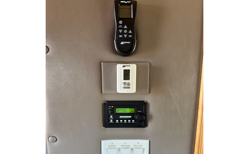 2015 Volvo VNL64T Sleeper