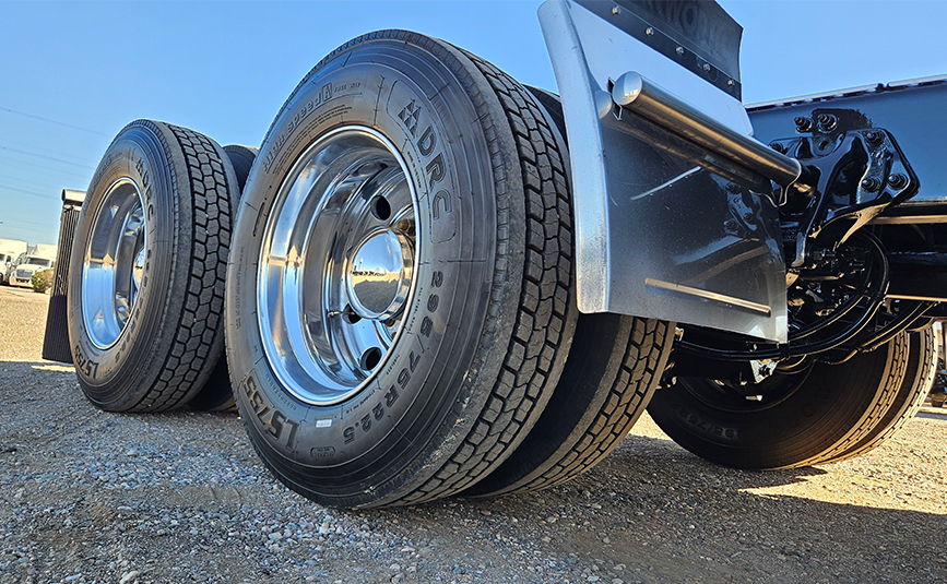 2022 kenworth T680 black sleeper cab truck - 12 - rear wheels and tires