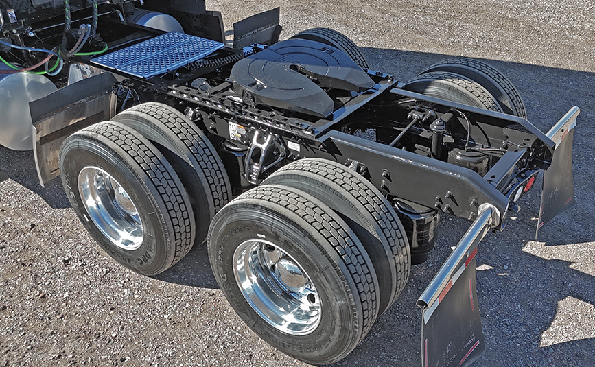 2022 kenworth T680 black sleeper cab truck - 14 - rear frame, fifth wheel plate