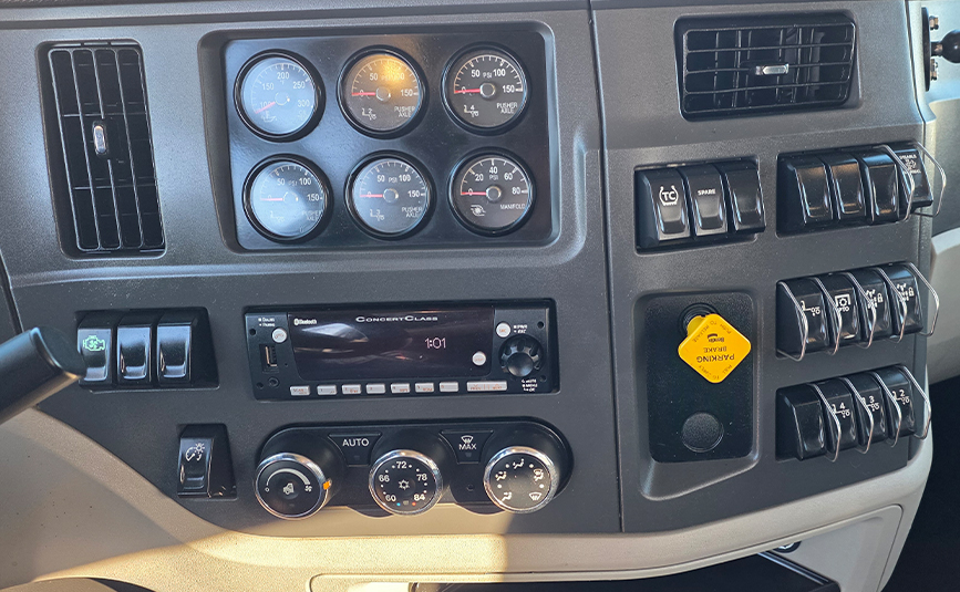 2022 Peterbilt 567 Simple 18