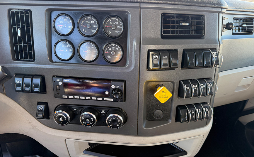 2022 Peterbilt 567 Simple 18