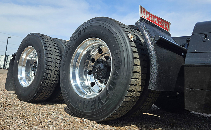 2023 kenworth T680 sleeper cab used truck - 09 - rear axles, tires, wheels
