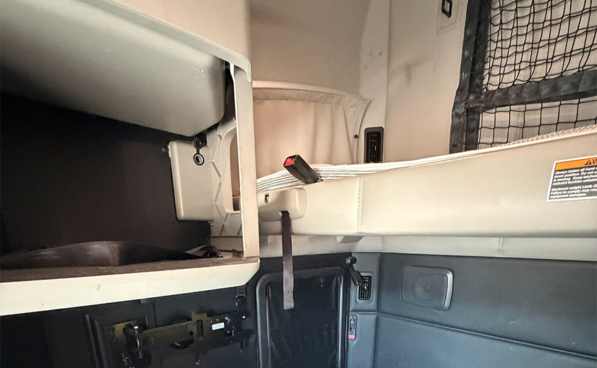 2023 kenworth T680 sleeper cab used truck - 20-1 - top bunk