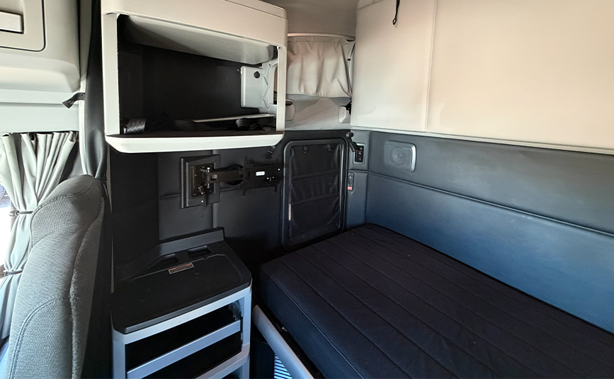 2023 kenworth T680 sleeper cab used truck - 20 - sleeper cab storage, bunk