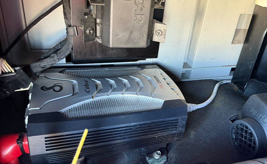 2023 kenworth T680 sleeper cab used truck - 24 - power inverter