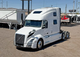 2024 used Volvo VNL64T860 sleeper cab truck - 01 - for sale at Midco Sales