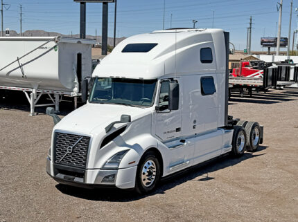 2024 used Volvo VNL64T860 sleeper cab truck - 01 - for sale at Midco Sales
