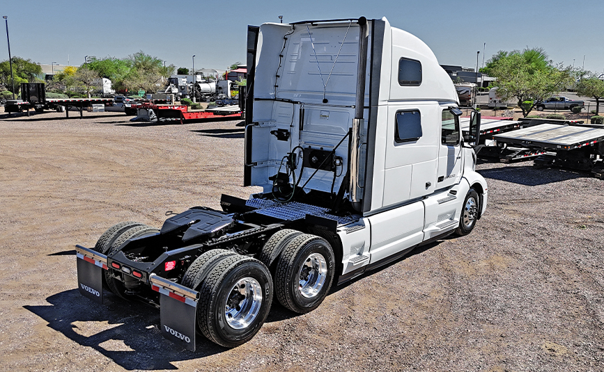 2024 used Volvo VNL64T860 sleeper cab truck - 04 - passenger side, rear frame, back of cab