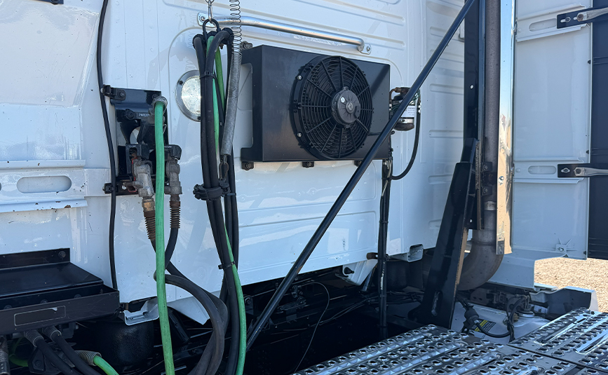 2024 used Volvo VNL64T860 sleeper cab truck - 05-2 - cab rear, air hoses