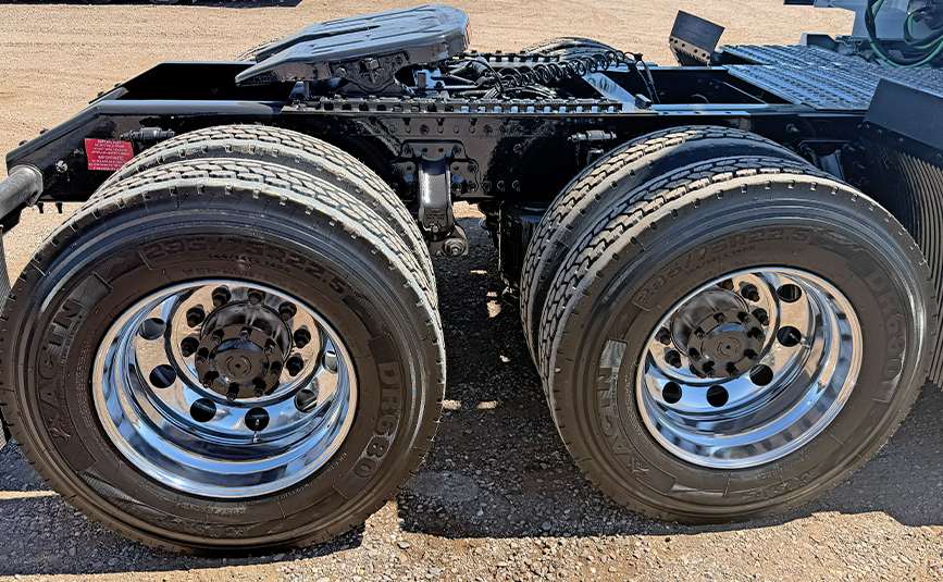 2024 used Volvo VNL64T860 sleeper cab truck - 09 - rear axles, tires, wheels