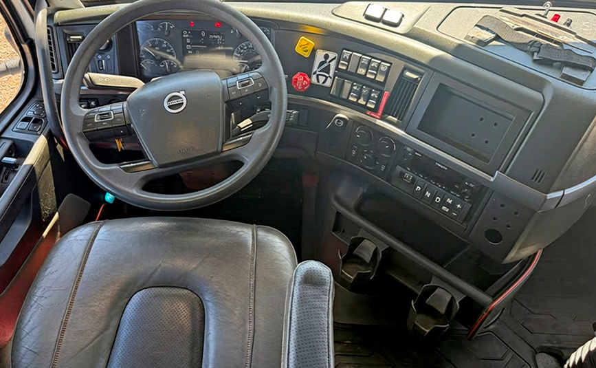 2024 used Volvo VNL64T860 sleeper cab truck - 14 - cab interior, drive seat, dashboard, steering wheel