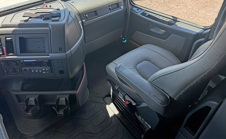 2024 used Volvo VNL64T860 sleeper cab truck - 15 - cab interior, passenger seat