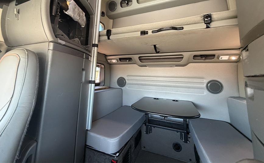 2024 used Volvo VNL64T860 sleeper cab truck - 17 - cab sleeper, table bed