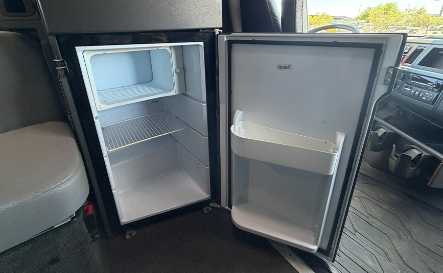 2024 used Volvo VNL64T860 sleeper cab truck - 20 - refrigerator