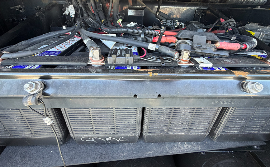 2024 used Volvo VNL64T860 sleeper cab truck - 22 - batteries