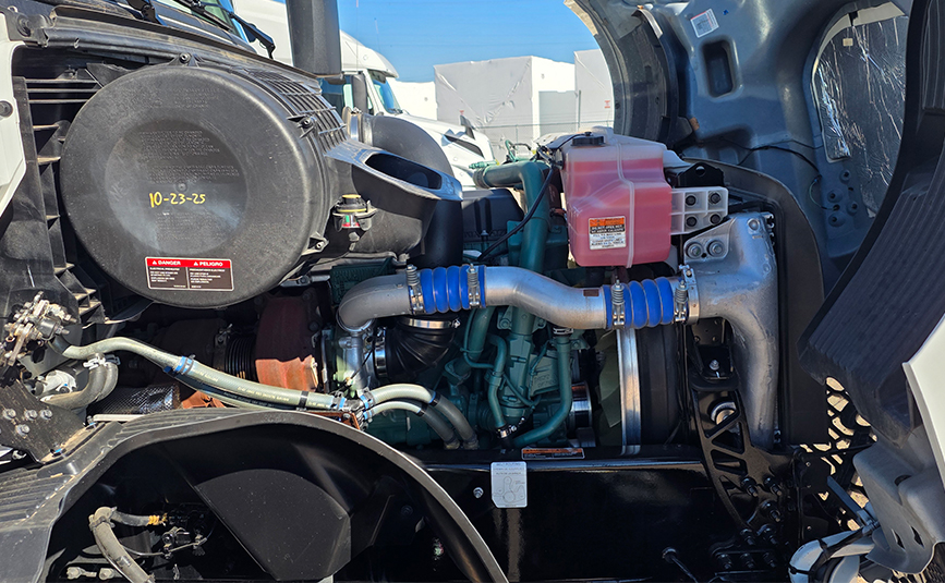 2025 Volvo VNL647T760 Sleeper Cab