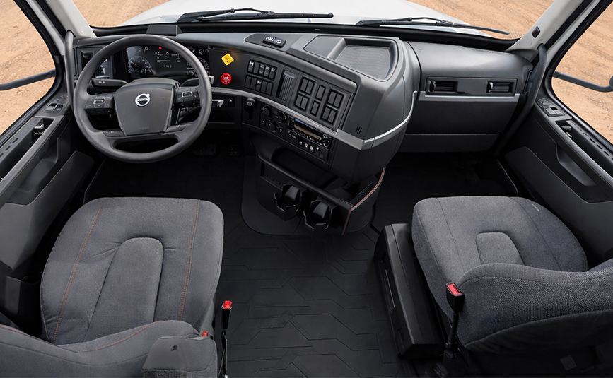 2025 Volvo VNL647T760 Sleeper Cab