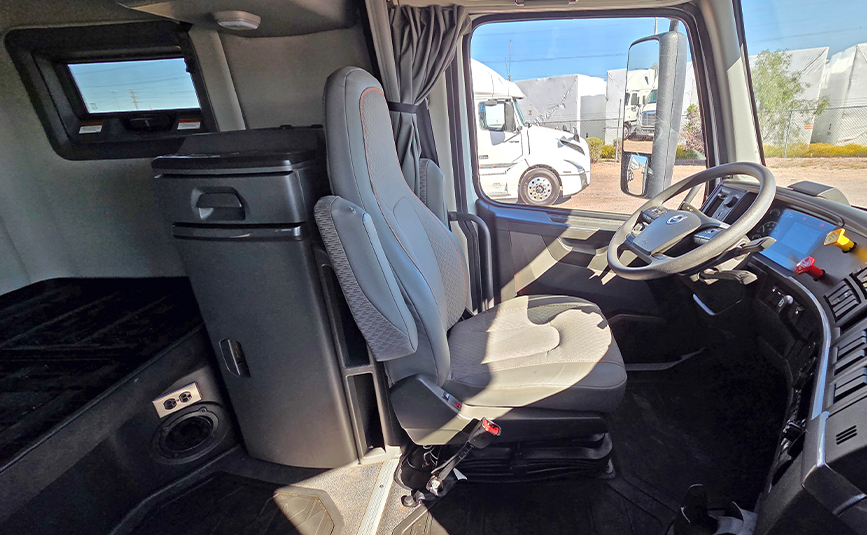 2025 Volvo VNL647T760 Sleeper Cab